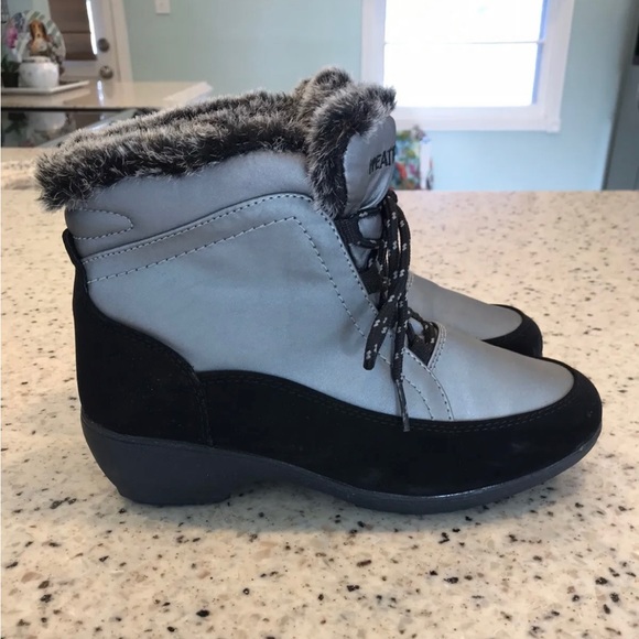 Silver & Black Waterproof Boots  size 6.5 - Picture 7 of 8